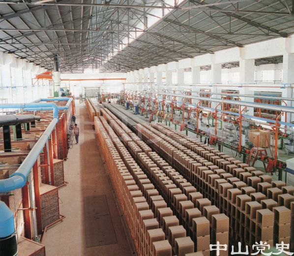 中山陶瓷厂新引进的釉面墙地砖生产线.jpg