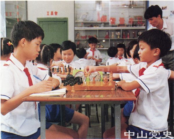 23.学校小棋手在比赛.jpg
